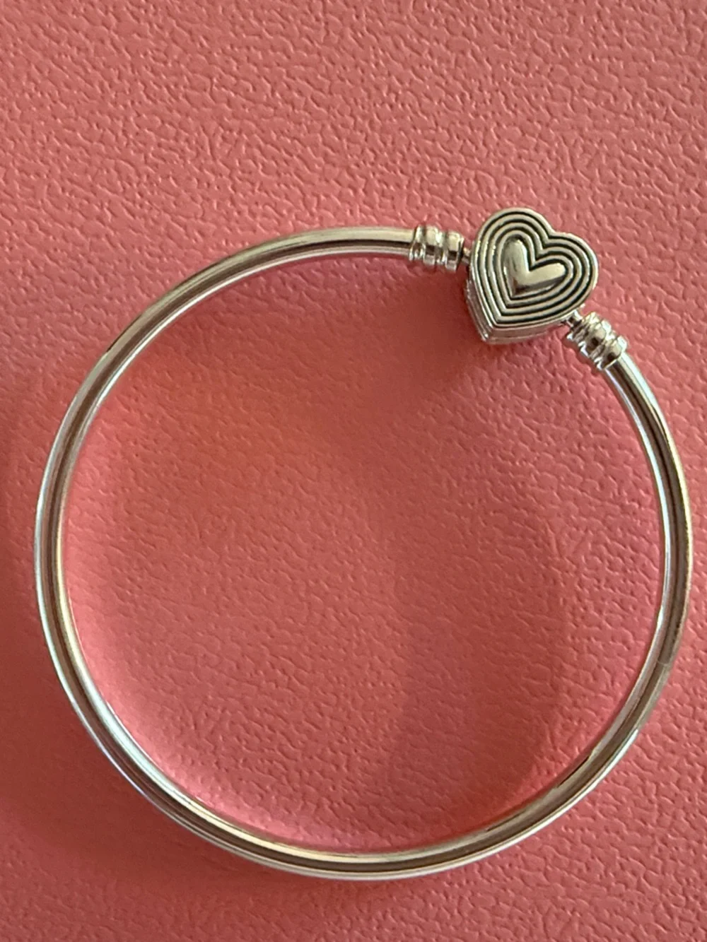 Pandora “Radiating Hearts” Bangle- NWT - Picture 1 of 9